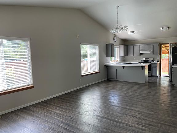 3rd image of 11810 Bingham Ave E