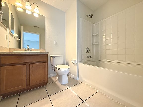 3rd image of 2526 Lexington Oak Dr