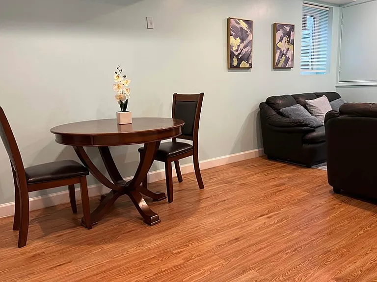 Dining room (suite)
