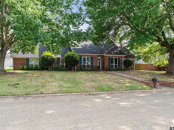 3rd image of 216 Turnberry Cir