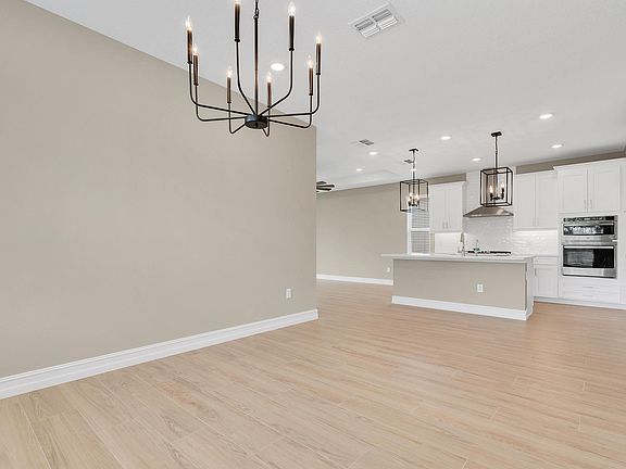 5th image of 2217 6th St E