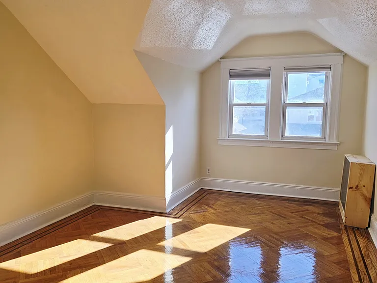 3913 Lyme Ave #2 — Photo 3