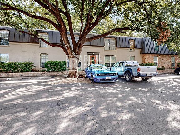 3rd image of 5220 Fleetwood Oaks Ave APT 210