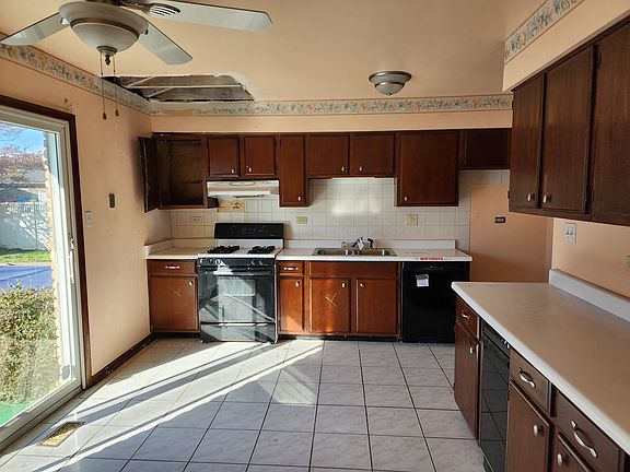 5th image of 927 E 193rd St