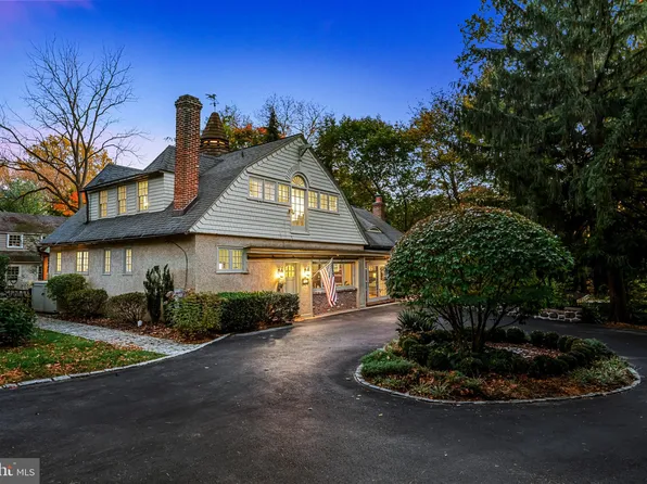 205 Saint Davids Ct, Wayne, PA 19087