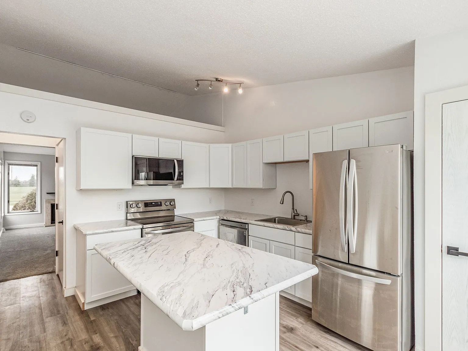 6073 Weiss St — Photo 4