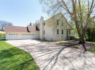211 N Maple St, Lindenwood, IL 61049