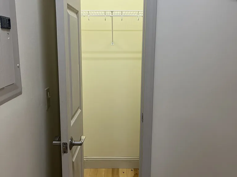191 College St #401 — Photo 8