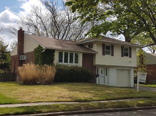 120 Radcliffe Rd, Plainview, NY 11803