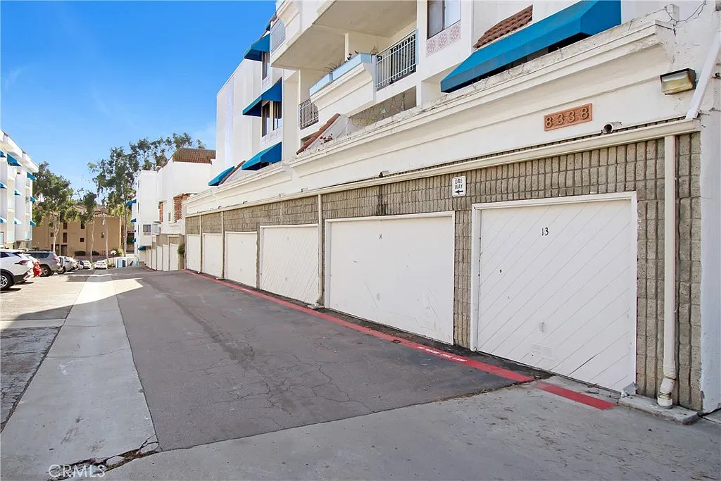 2 bed, 1075 sqft, $3,400 — Photo 2