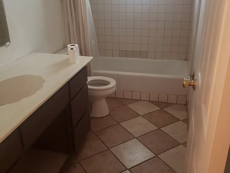 2511 E Lockett Rd — Photo 12
