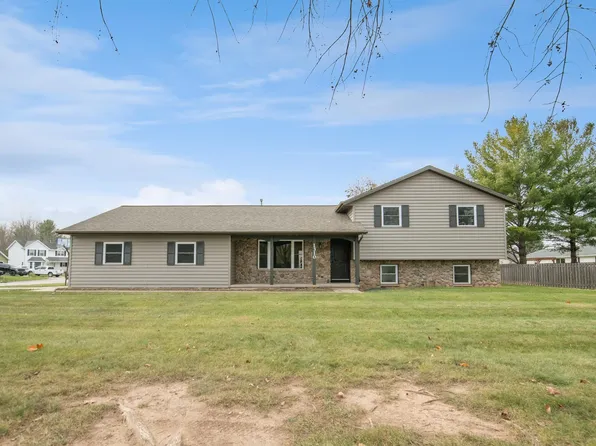 1310 Sandstone Pl, Green Bay, WI 54313