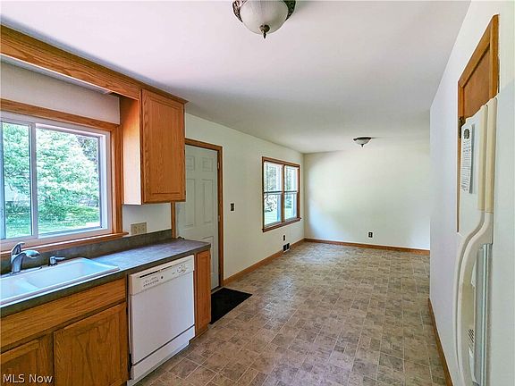 4th image of 636 Sunrise View Dr