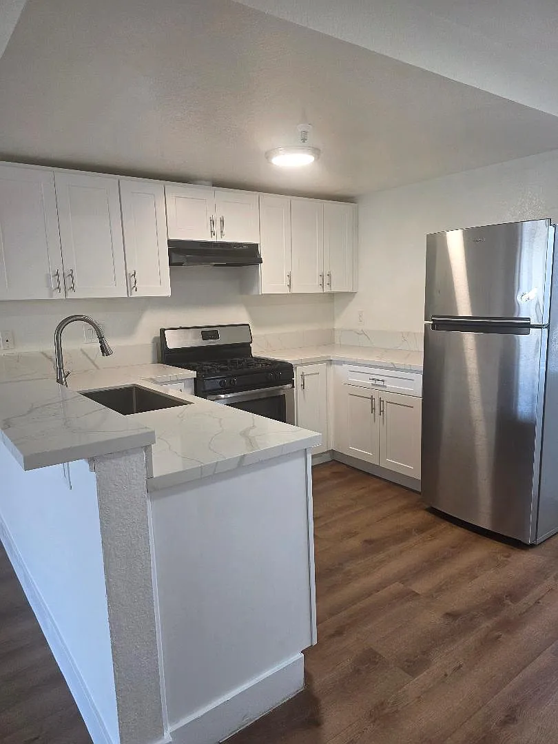 2 bed, 900 sqft, $2,700 — Photo 1