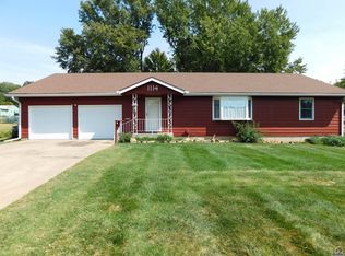 1114 SW Fairlawn Rd, Topeka, KS 66604