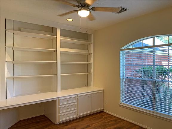 4th image of 3019 Bluegrass Ct