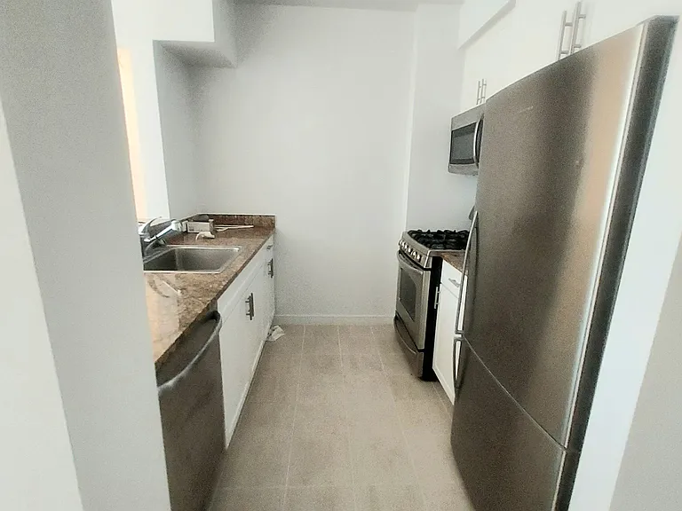 33 W End Ave #12F — Photo 4