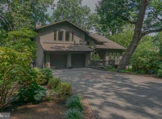 137 E Woods Dr, Lititz, PA 17543