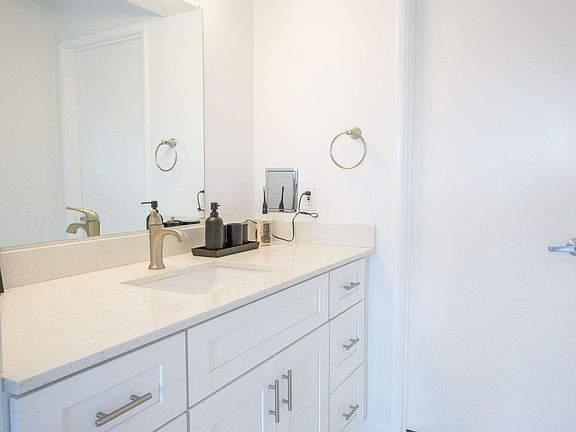 2nd image of 1043 E Maryland Ave #8