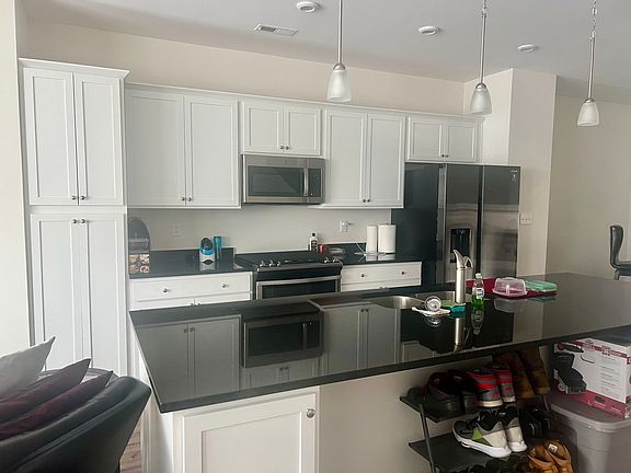 4th image of 607 Petunia Pl