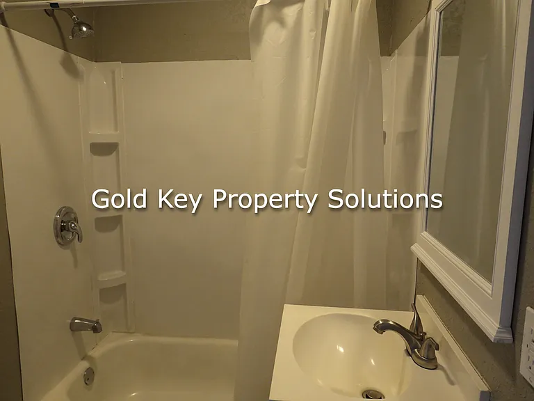 2233 E Lynn Street — Photo 26