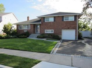 24 Willets Ave, Syosset, NY 11791