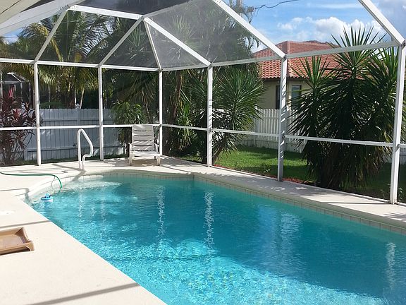 2nd image of 1620 SW 52nd St