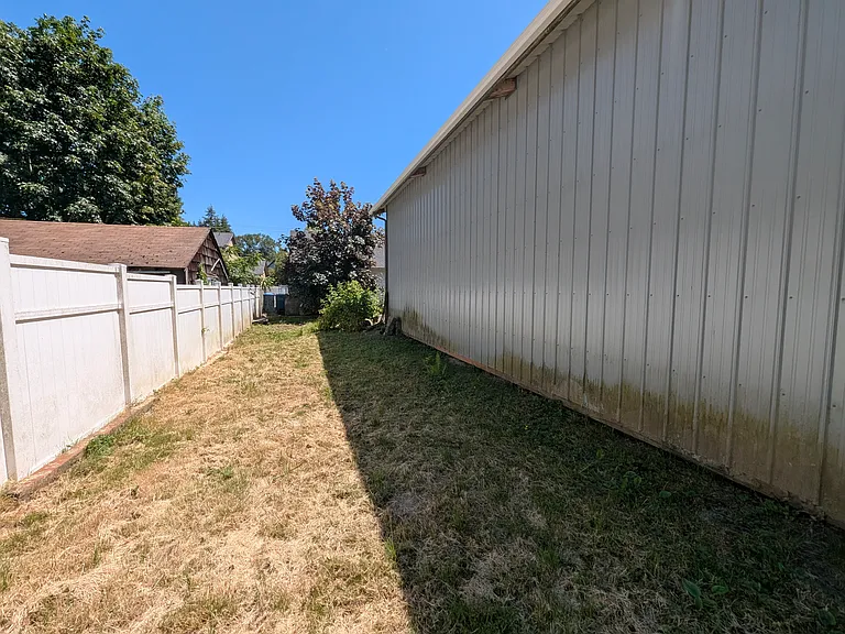 319 Blakeley St — Photo 7