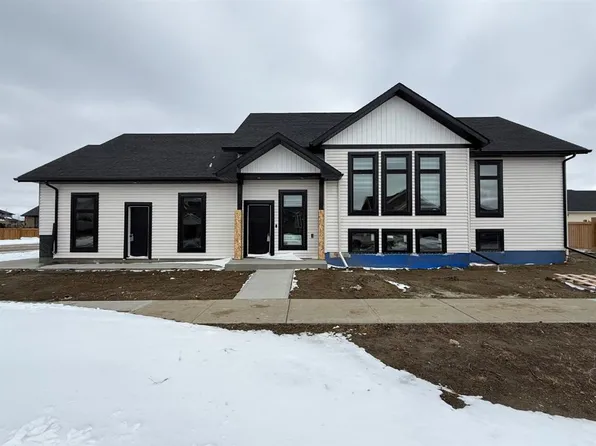 7115 W 37th St, Lloydminster, AB T9V 3R1