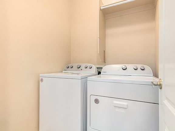 5th image of 363 W Myrtle Dr