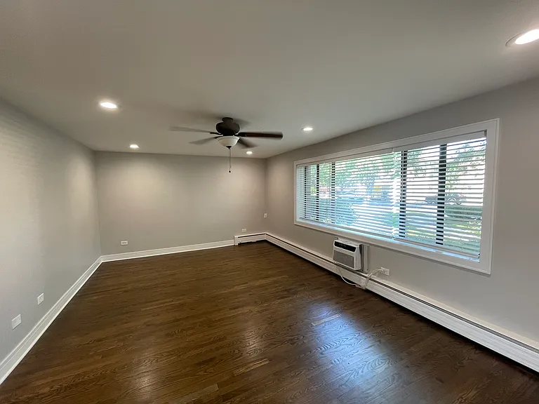 3445 W Bryn Mawr Ave #G — Photo 2