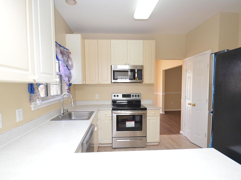 1st image of 15 Woodmont Ct