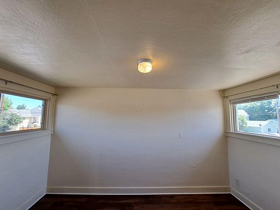 3rd image of 244 1/2 N Ivy St #244-1/2