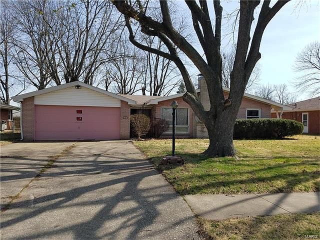 1st image of 28 Joseph Dr