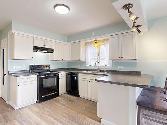 5th image of 65 Baird Avenue