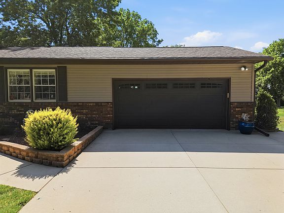 3rd image of 1665 Hill Dr