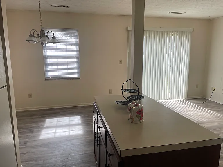 10 Colonial Estates Dr — Photo 11