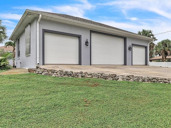 2nd image of 1114 Campbell St