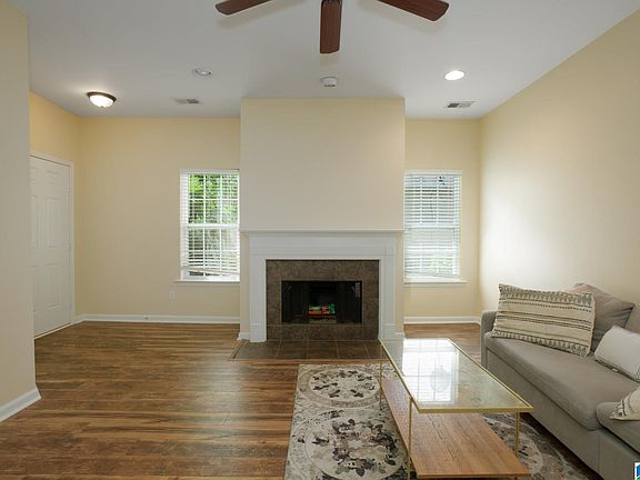 4th image of 1096 Fairbank Ln