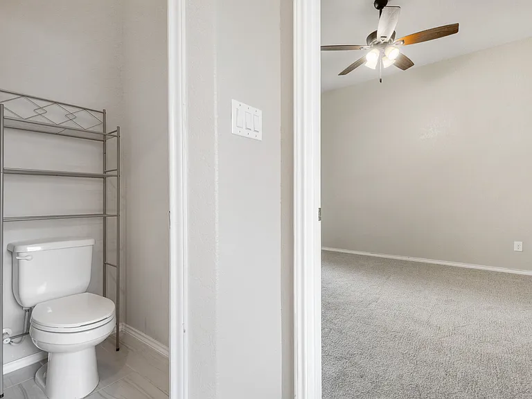 2434 Valencia Crst — Photo 5