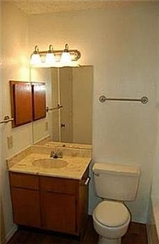 2nd image of 2134 Knoll Crest Dr