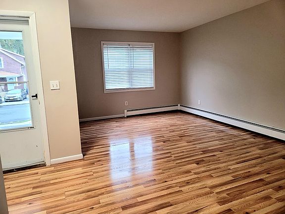 4th image of 11 Maryland Ave #1L