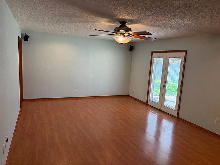 9313 Houston St — Photo 10