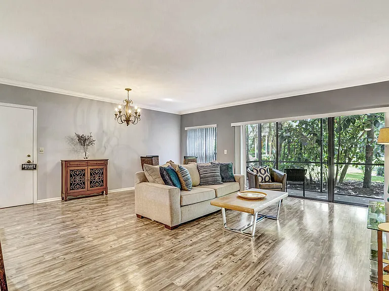 11863 Wimbledon Cir #424 — Photo 5