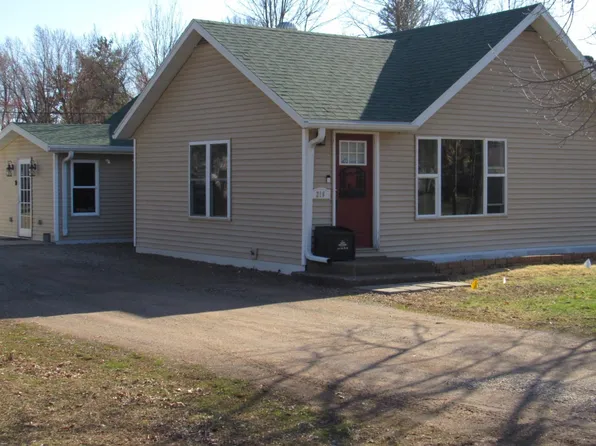 216 2nd St, Moose Lake, MN 55767