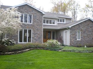 17170 Penny Ln, Chagrin Falls, OH 44023