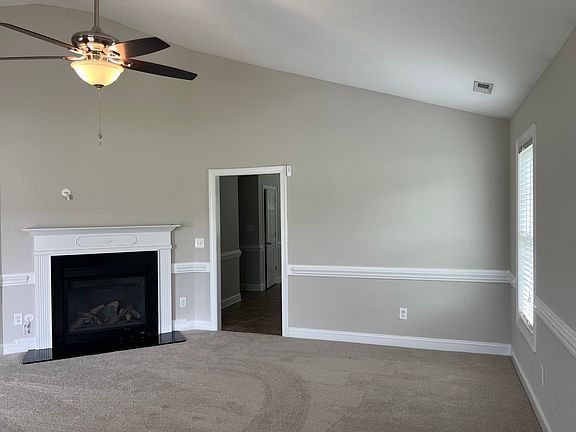 Livng Room with new carpet!