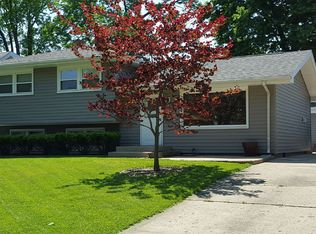 2308 Blackhawk Rd, Springfield, IL 62702