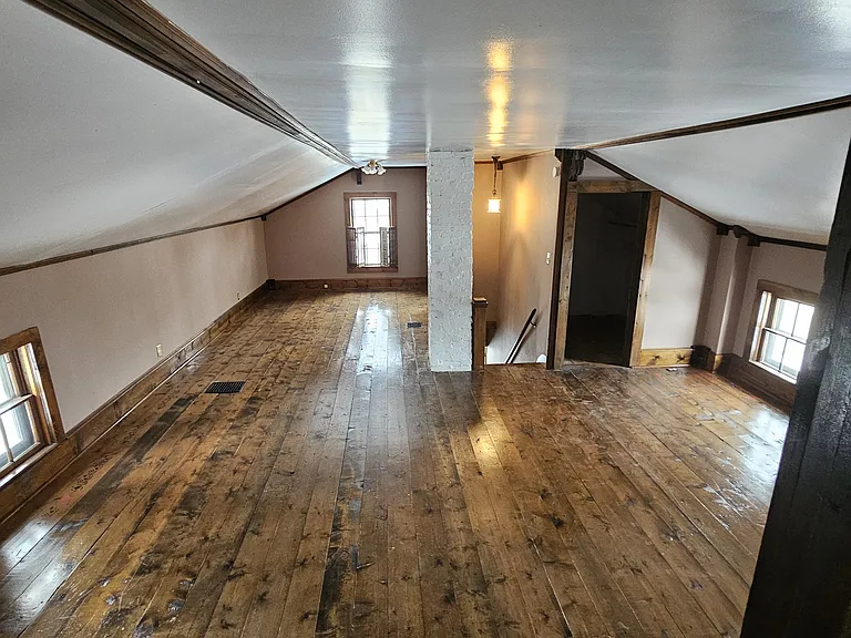 320 S State St — Photo 6