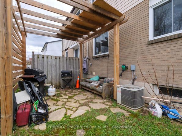 1096 15th St E #B, Owen Sound, ON N4K 1X1